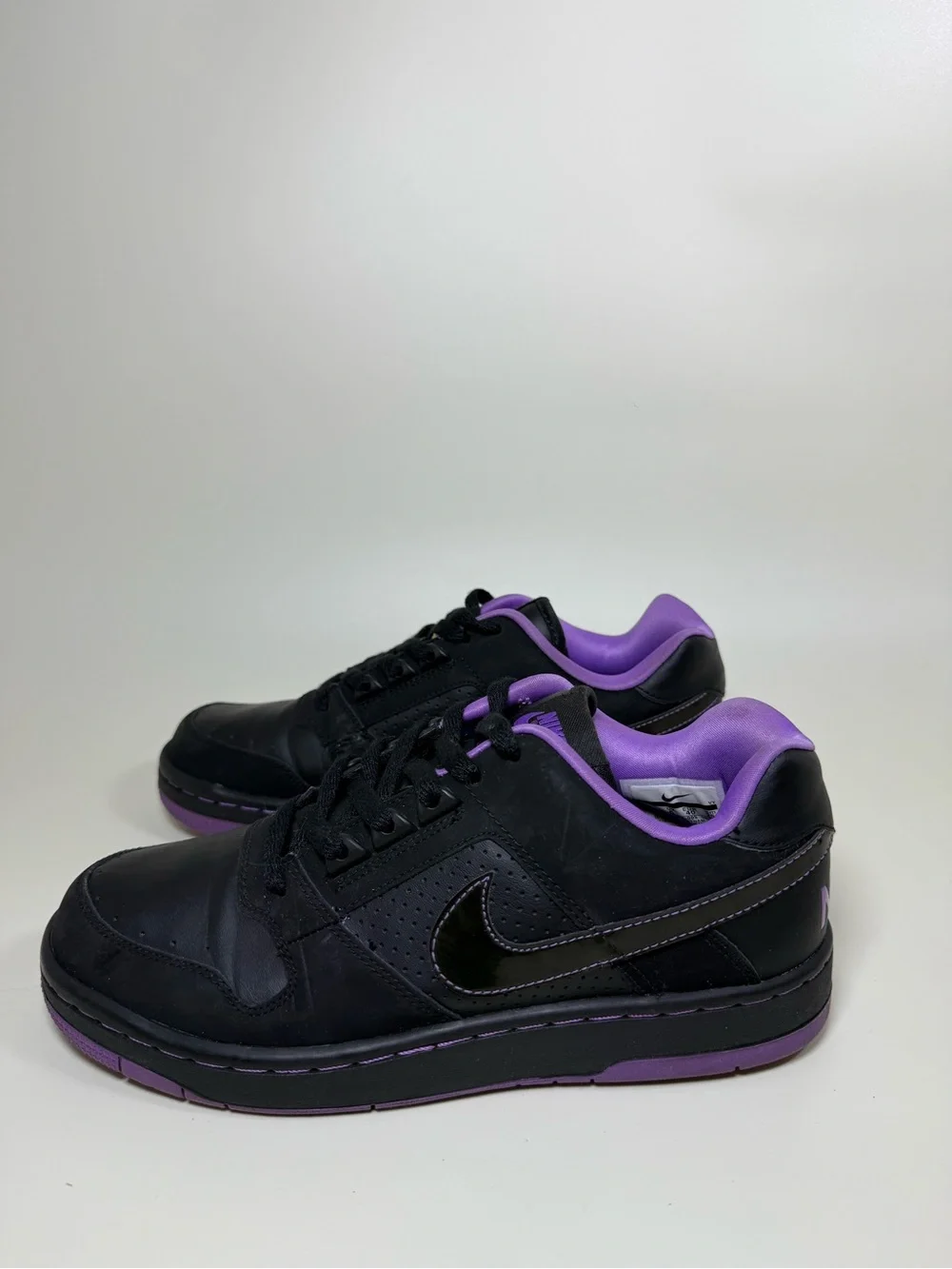 Nike Black Purple Low Top Sneakers Youth 7Y